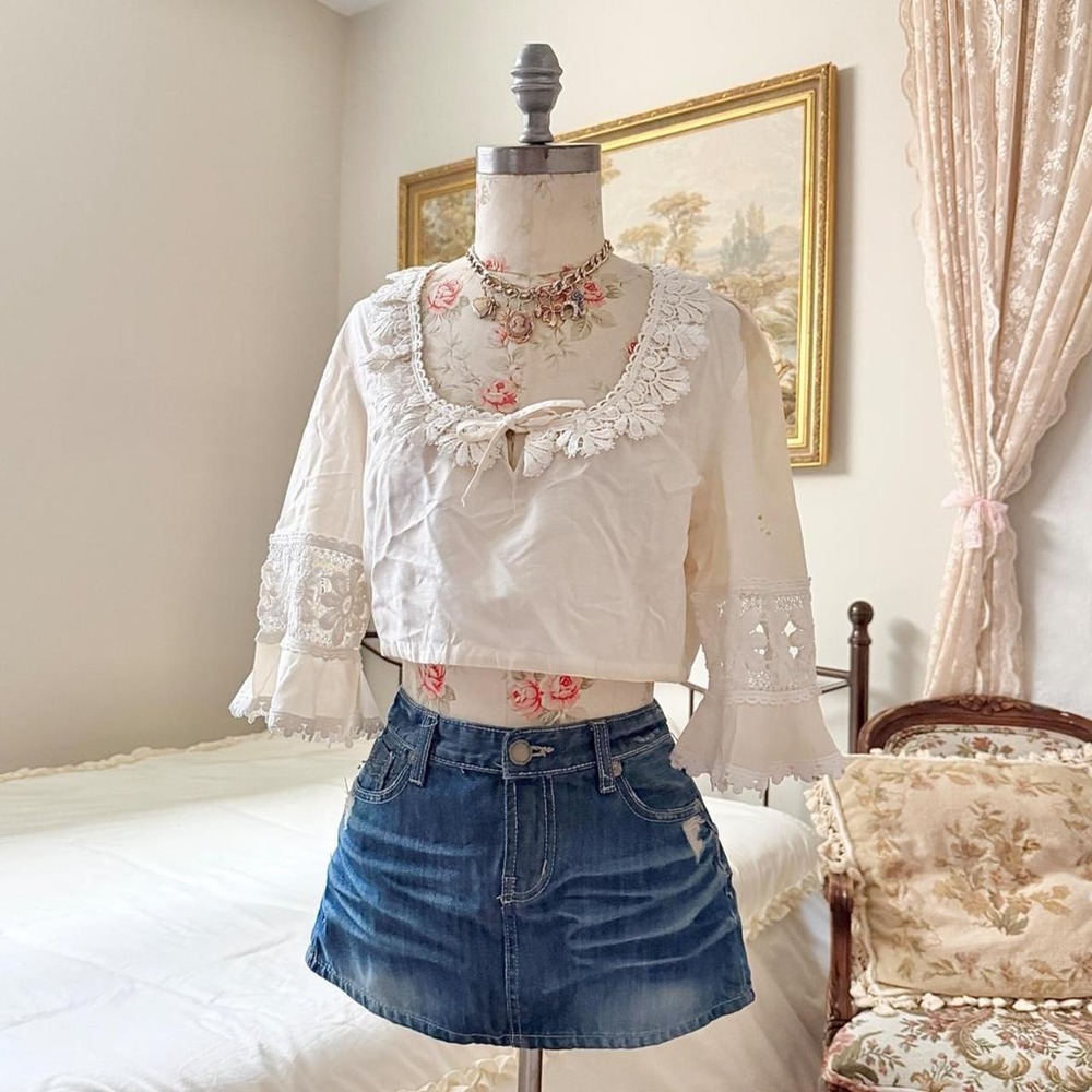 70s Diolen fits size small to medium white cropped top